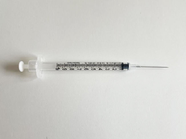 Syringe with Fixed Needles